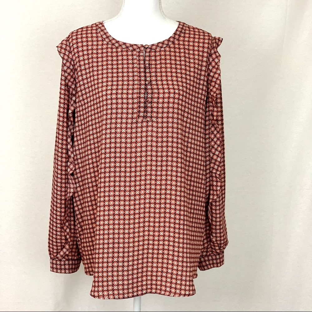 Adorable shirt with ruffle details